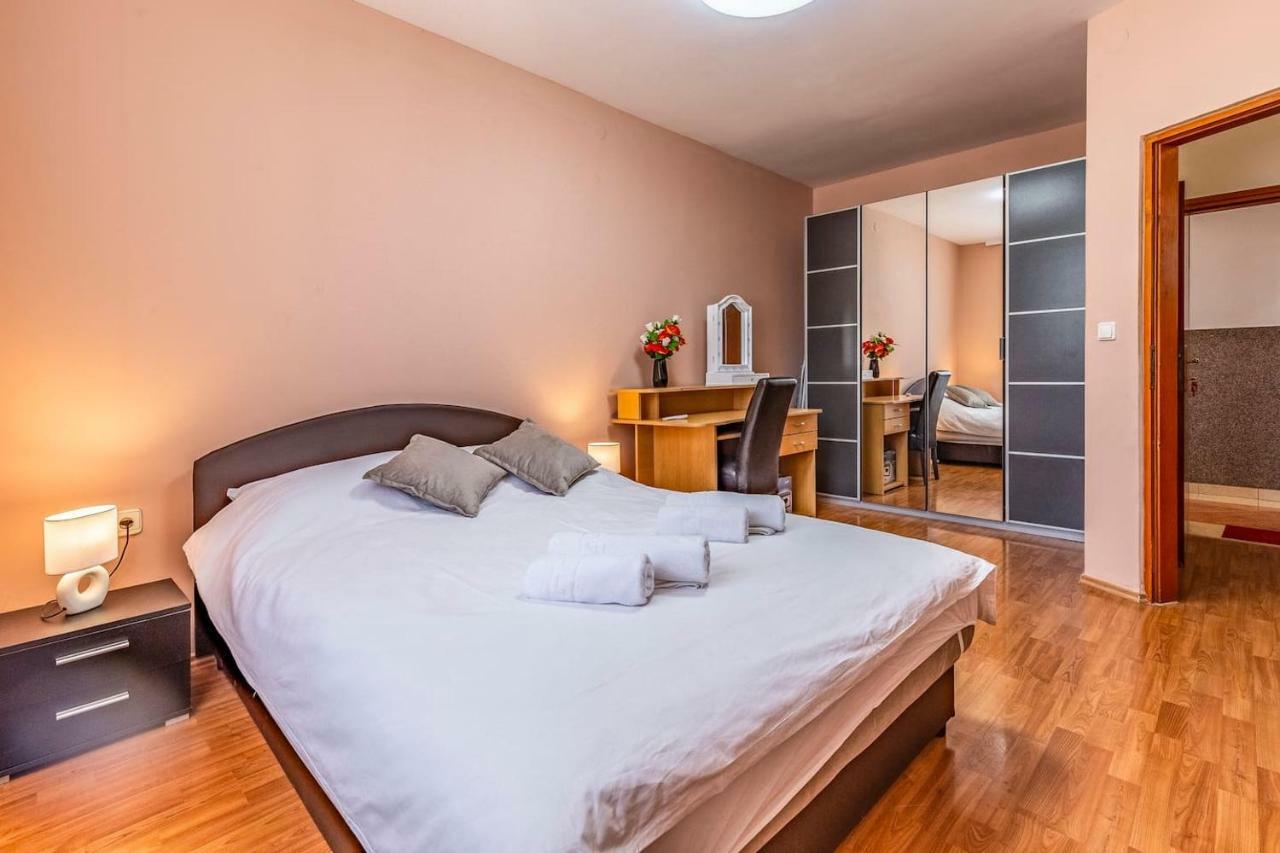All Seasons Apartment Pula Extérieur photo