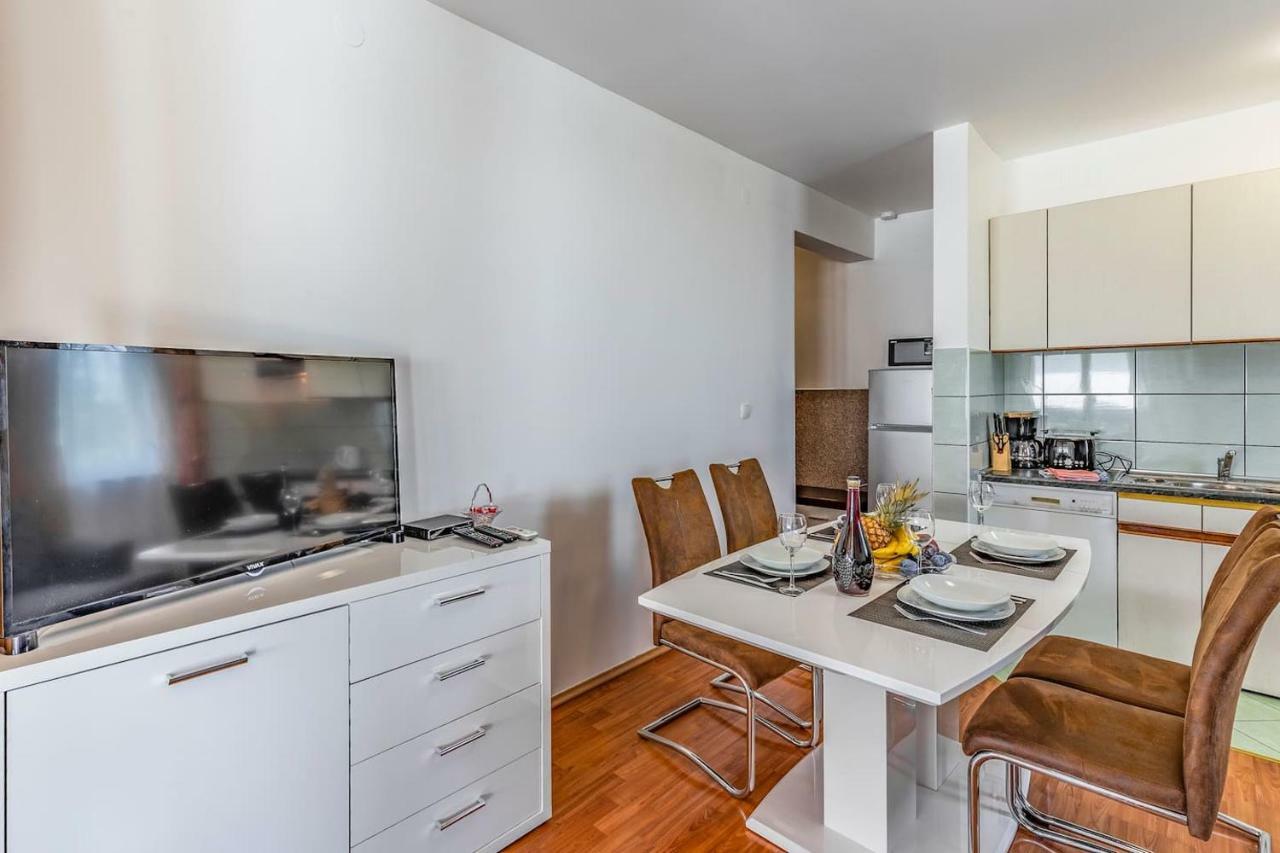 All Seasons Apartment Pula Extérieur photo