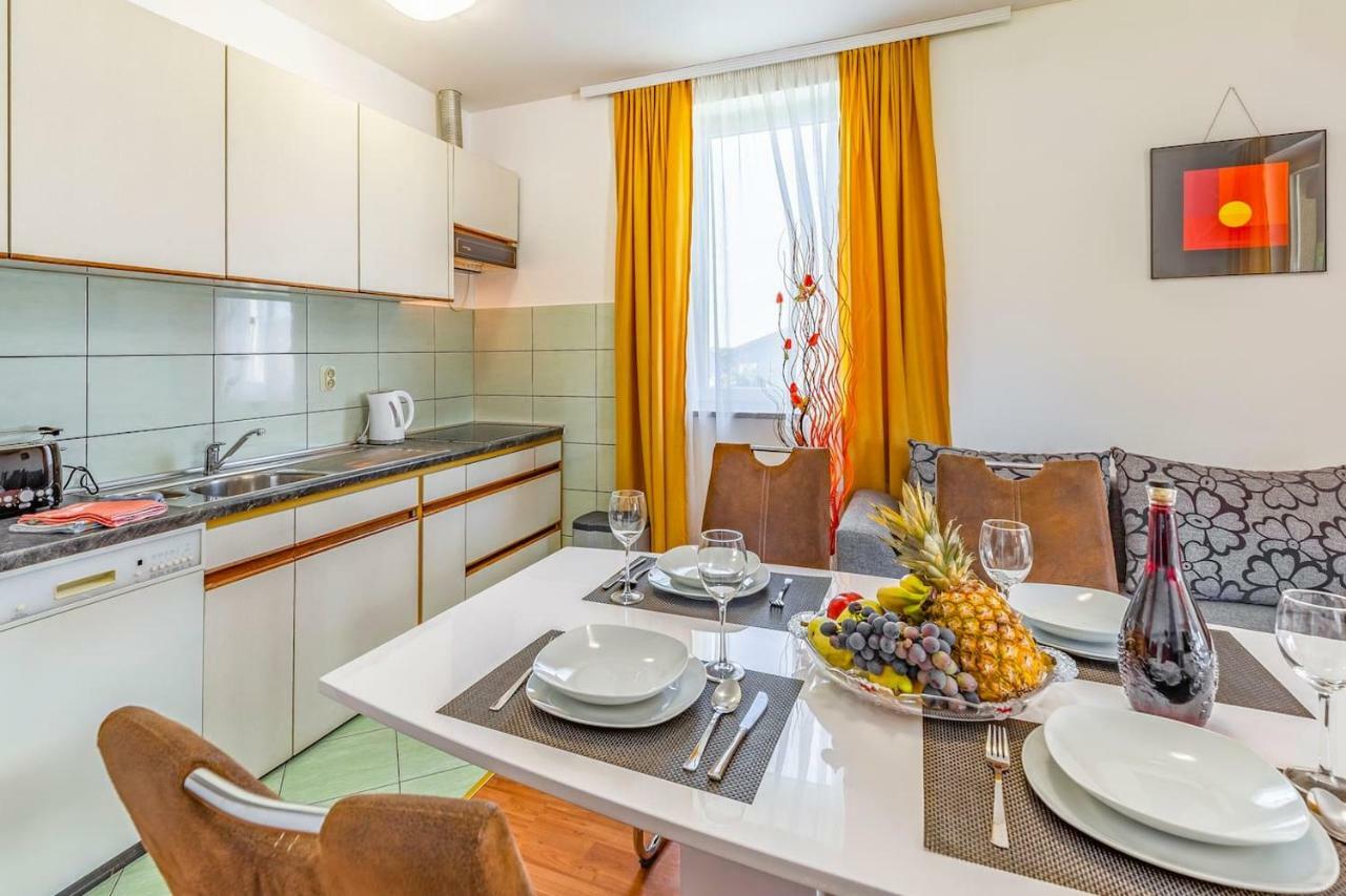 All Seasons Apartment Pula Extérieur photo