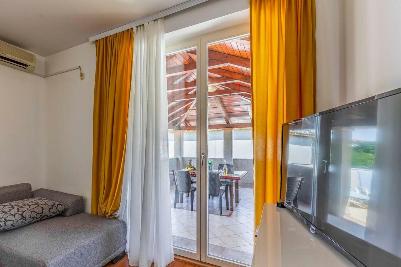 All Seasons Apartment Pula Extérieur photo